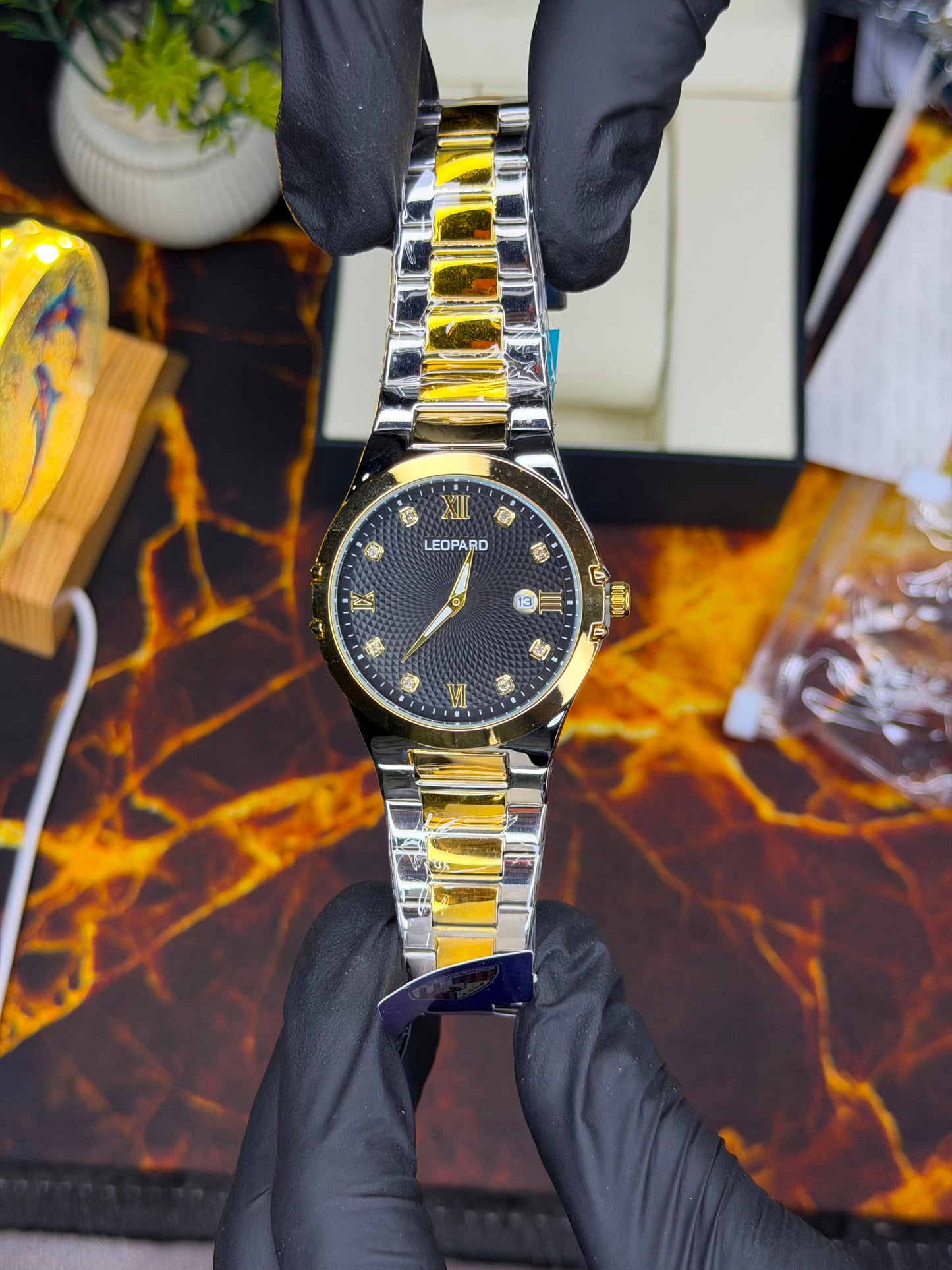 Leopard Luxury Stainless Steel Men's Watch – Premium Diamond Dial with Date Display | Multiple Colors Available