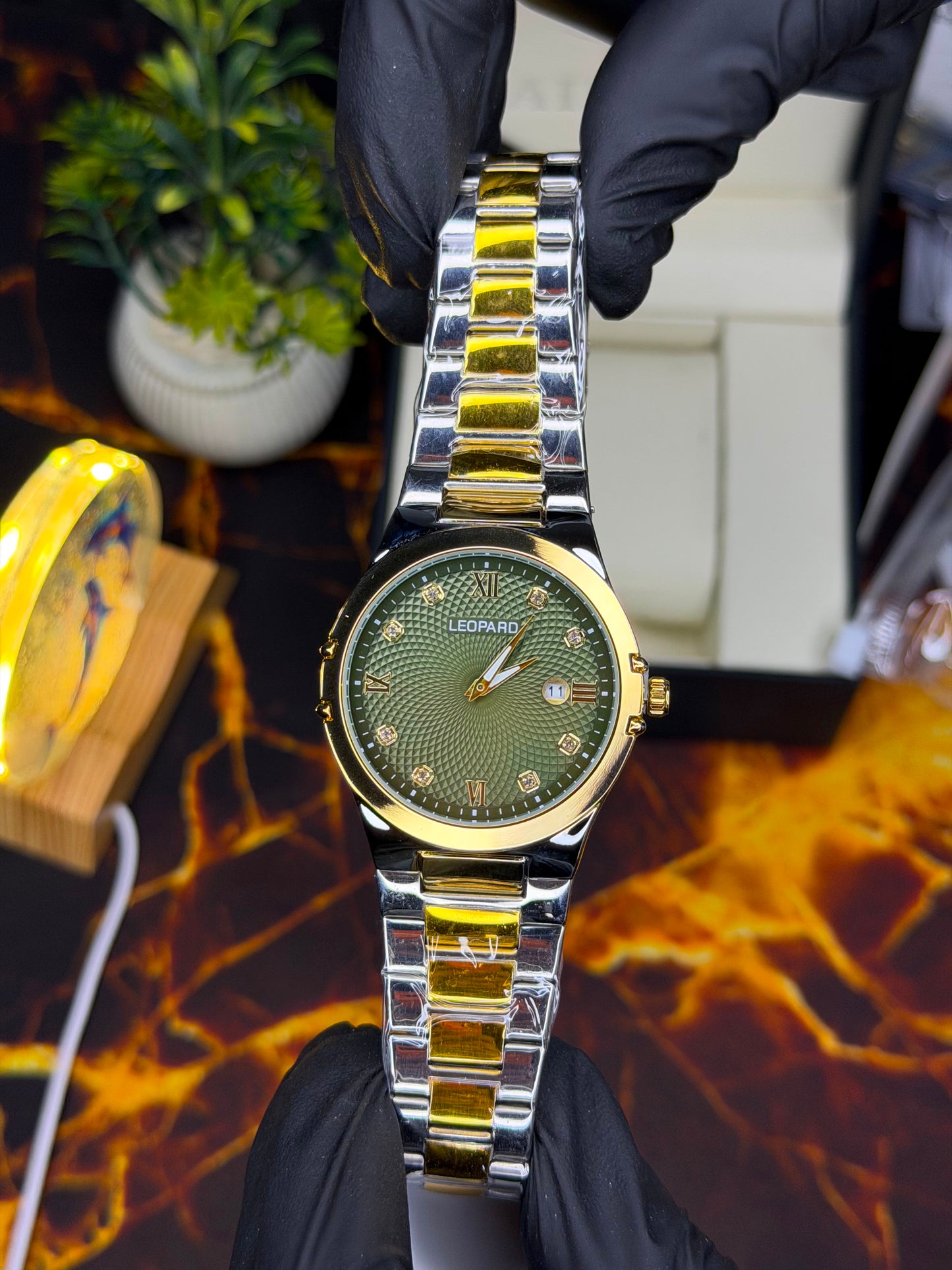 Leopard Luxury Stainless Steel Men's Watch – Premium Diamond Dial with Date Display | Multiple Colors Available